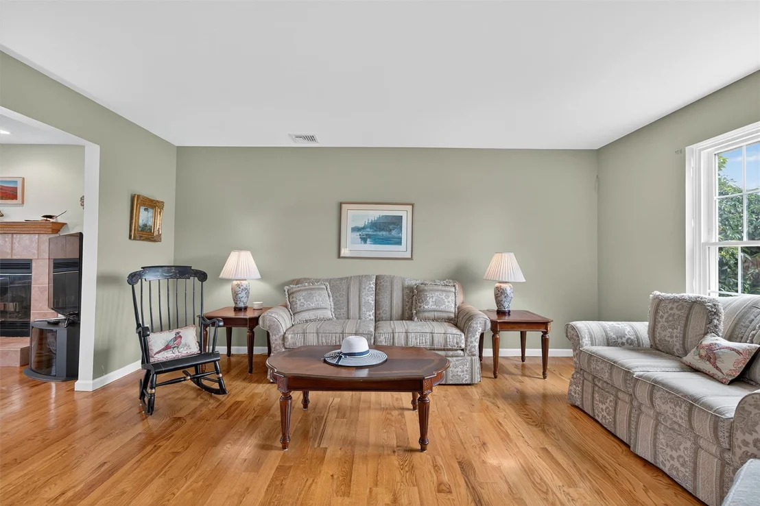 Photo of 106 Maple Avenue