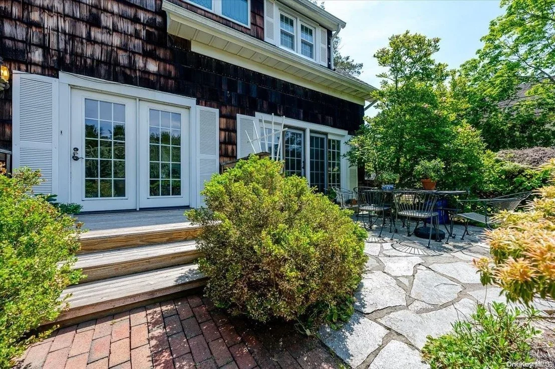 Photo of 238 Bay Avenue
