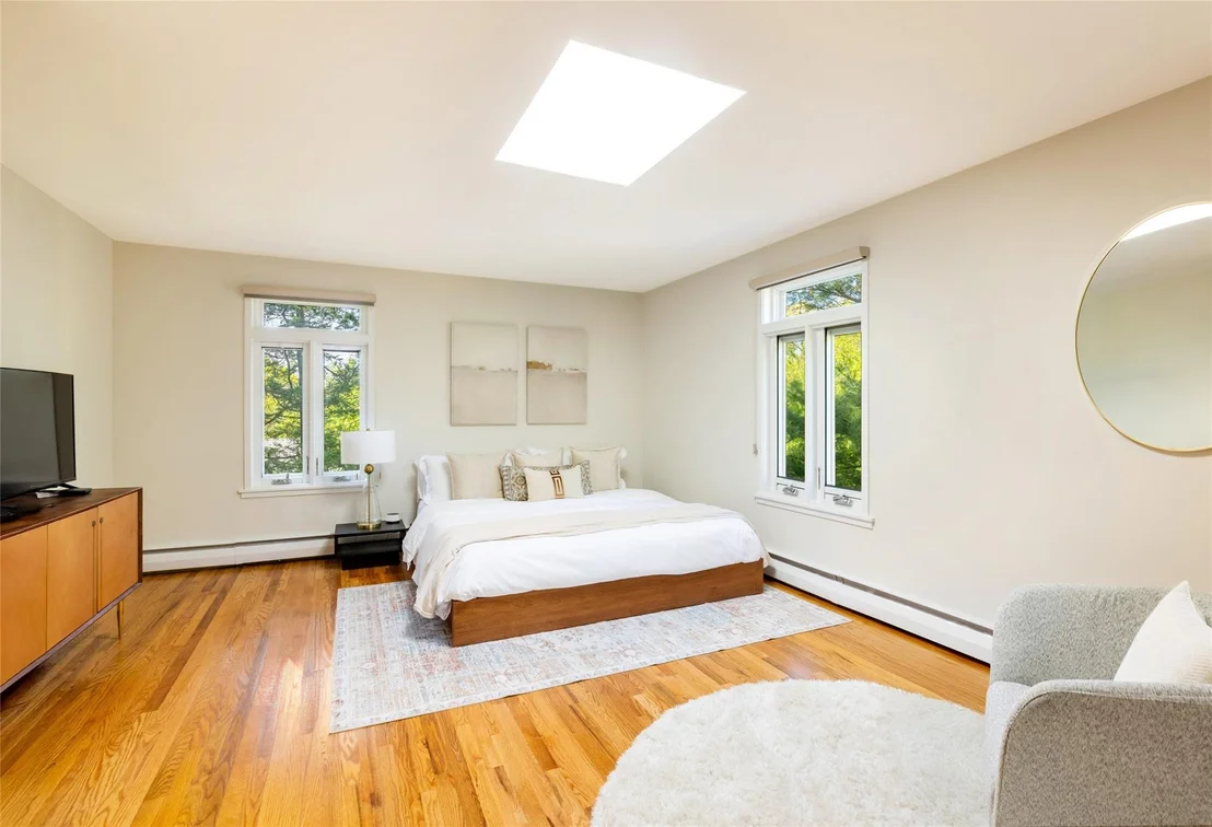 Photo of 80 Colonial Avenue