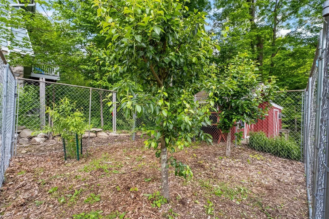 Photo of 440 Sprout Brook Road