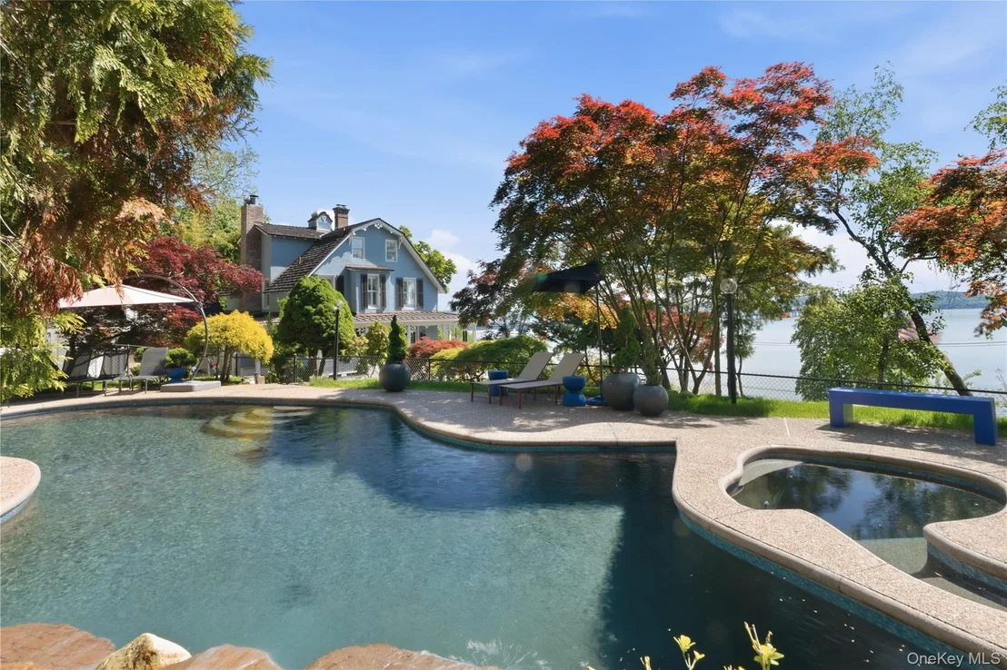 Photo of 91 River Road
