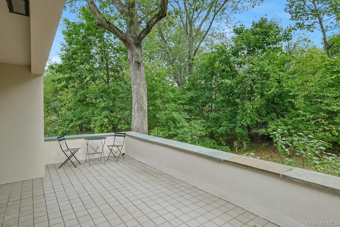 Photo of 75 Lakeside Drive