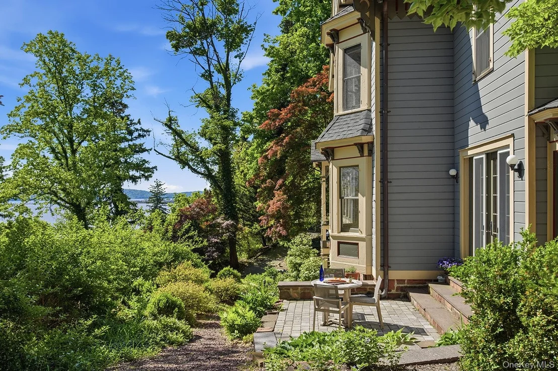 Photo of 215 River Road