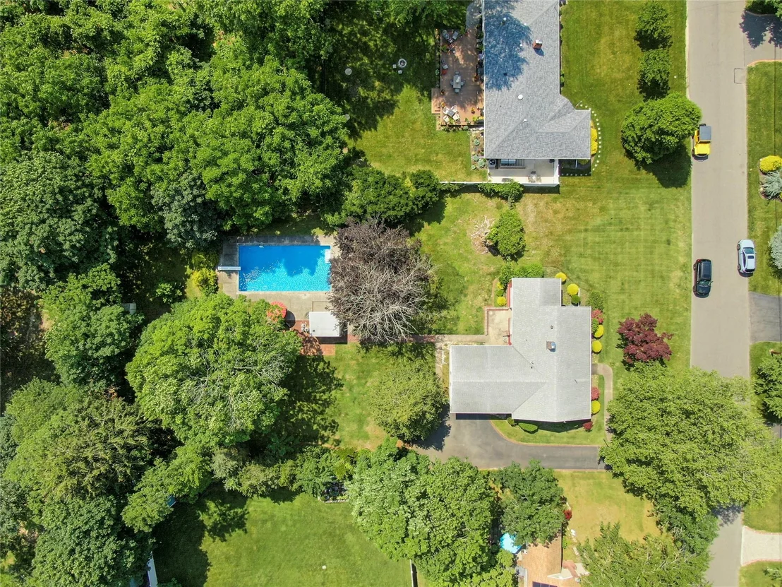 Photo of 16 Colonial Drive