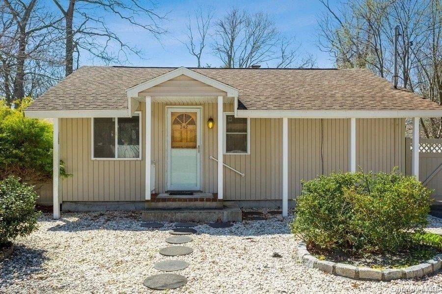 Photo of 242 Monroe Drive
