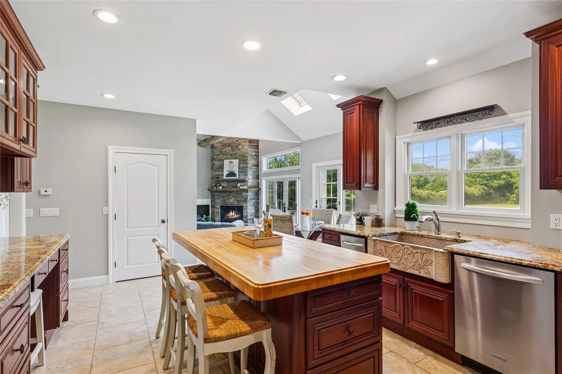 Photo of 1465 Ackerly Pond Lane
