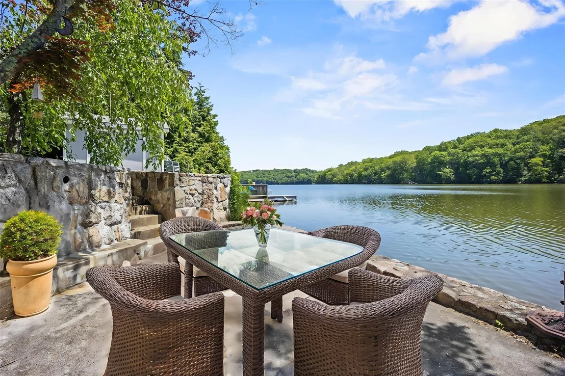 Photo of 65 Lakeside Road
