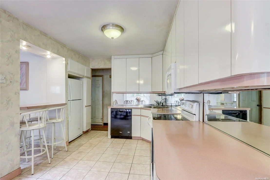 Photo of 83 Erlanger Boulevard