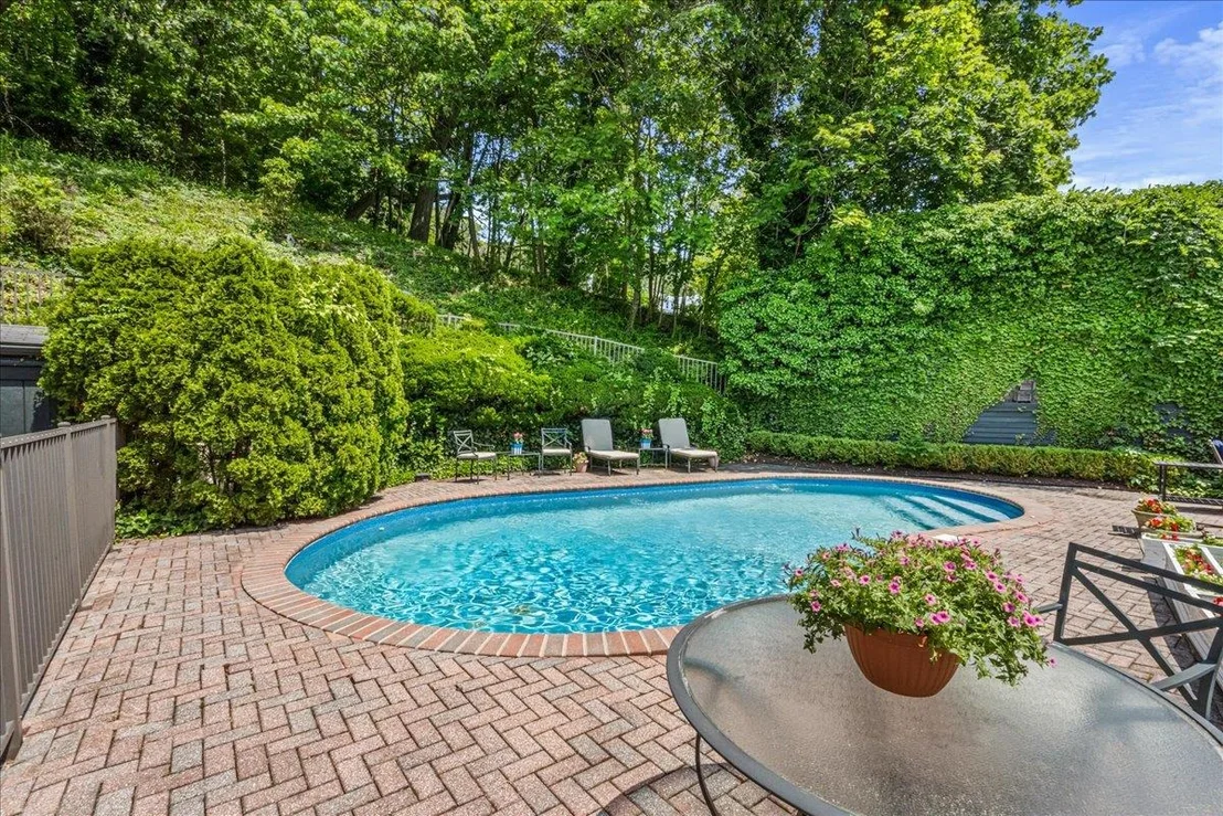 Photo of 50 Shore Road