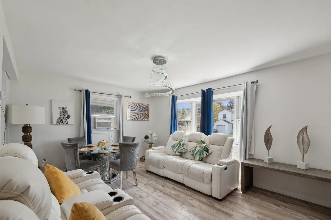 Photo of 991 Henhawk Road