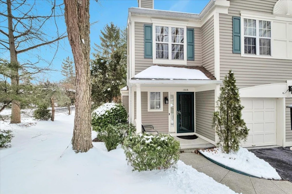 Photo of 1206 Pondside Drive