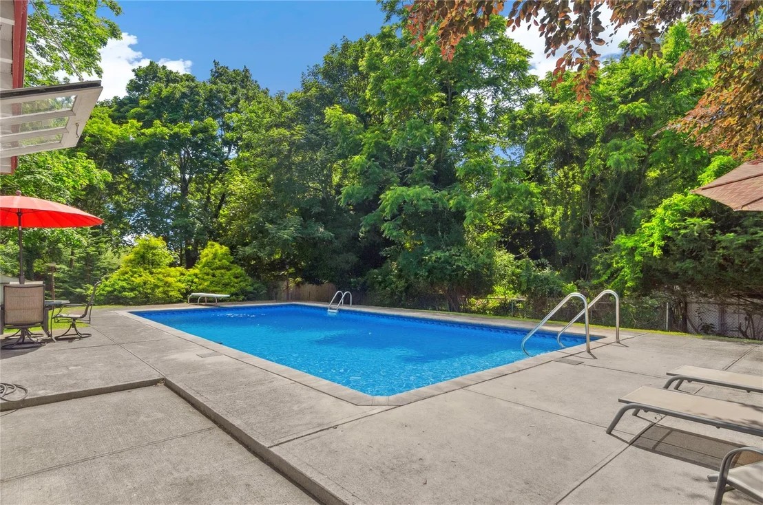 Photo of 16 Colonial Drive