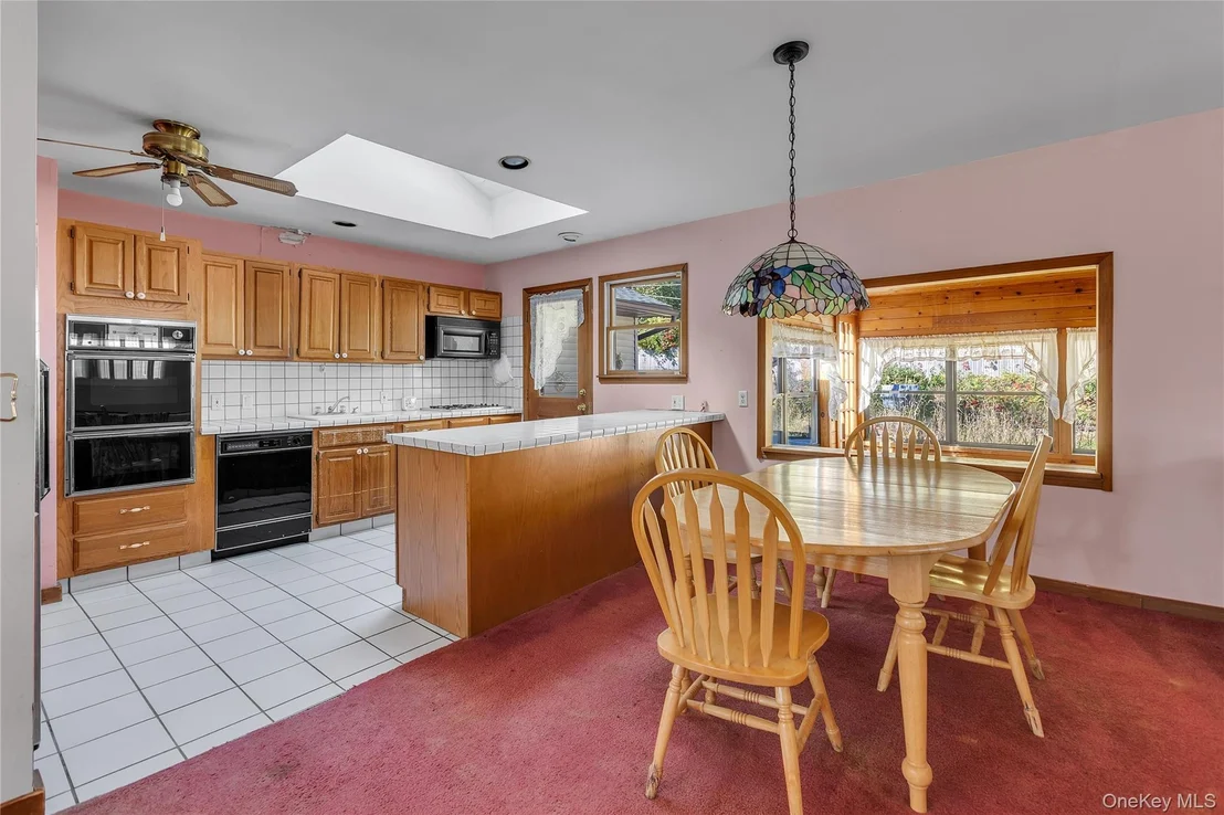 Photo of 6 Roxbury Drive