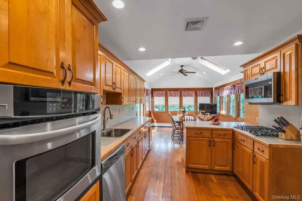 Photo of 174 Division Avenue