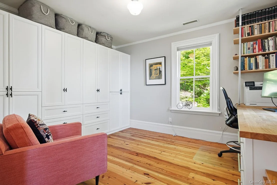 Photo of 215 River Road