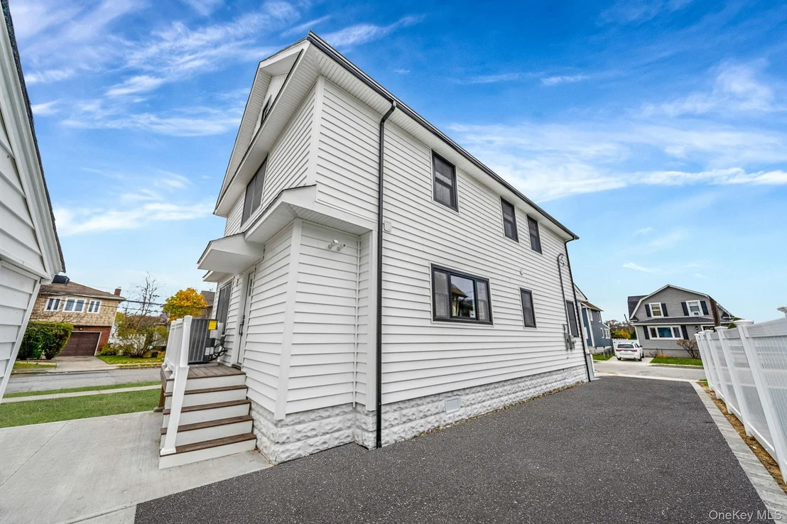 Photo of 2929 Yale Place