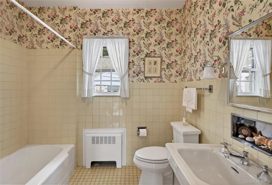 Photo of 33 Oliphant Avenue