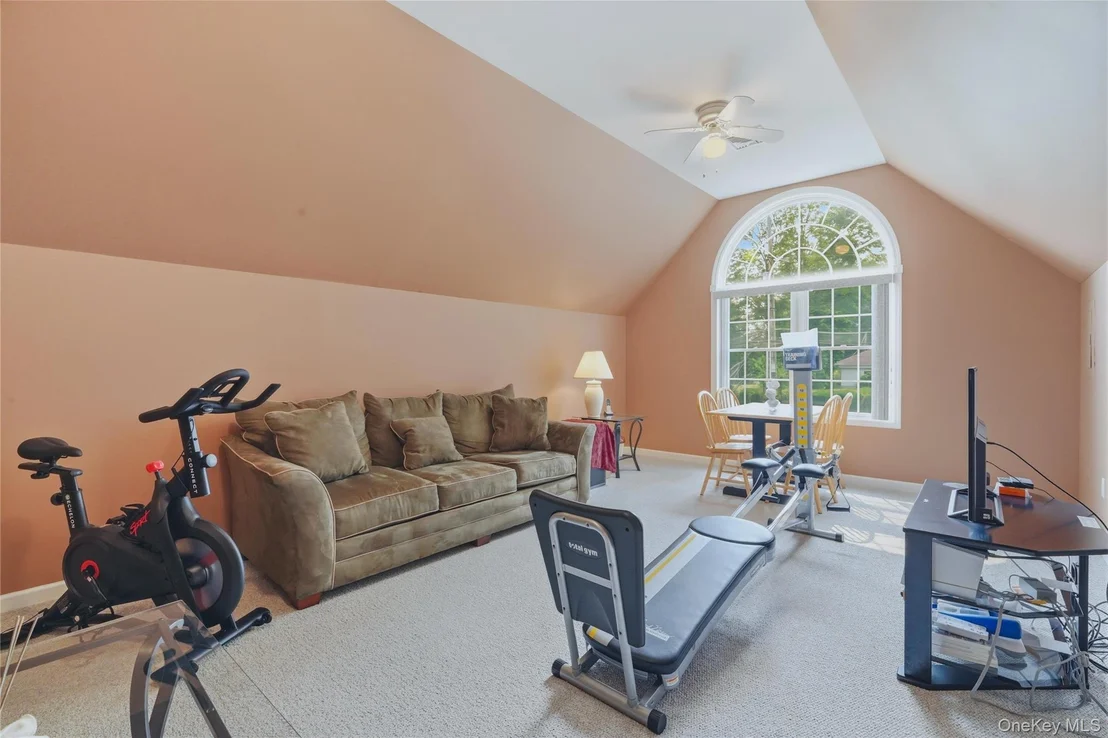 Photo of 302 Lakeside Road