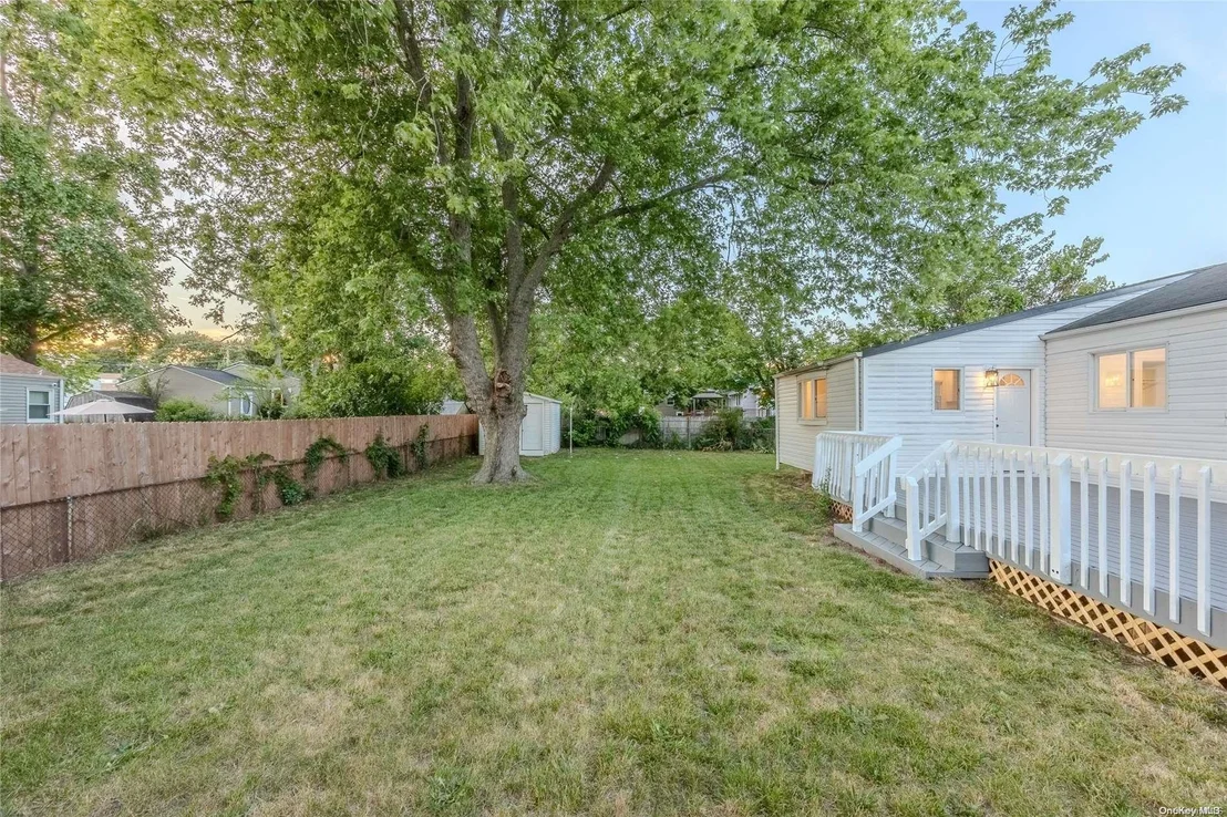 Photo of 2914 Devon Avenue