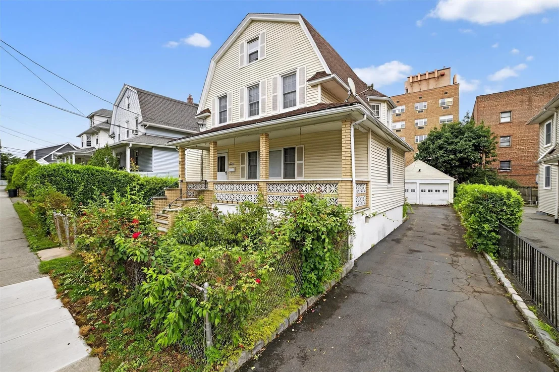 Photo of 31 Maple Avenue