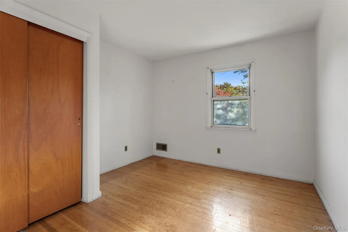 Photo of 180 Bradford Avenue