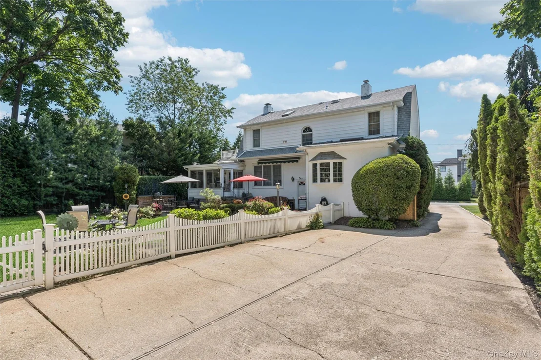 Photo of 43 Beverly Road