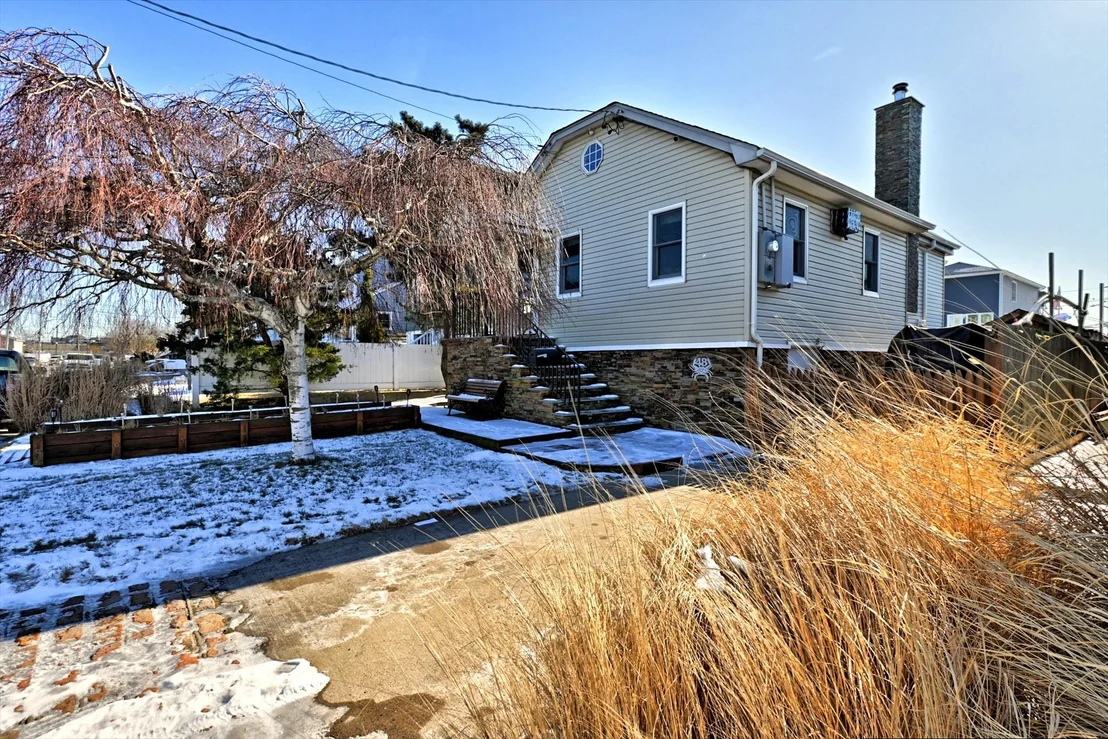 Photo of 48 Pershing Avenue