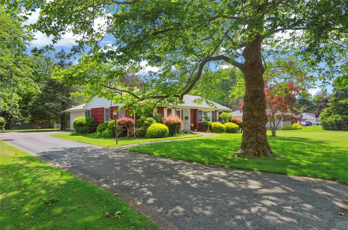 Photo of 16 Colonial Drive