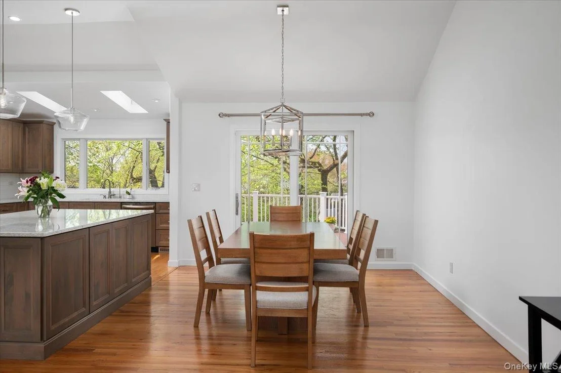 Photo of 8 Fairlawn Parkway