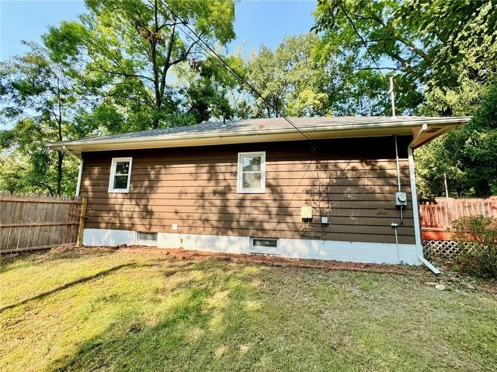 Photo of 2184 South Road