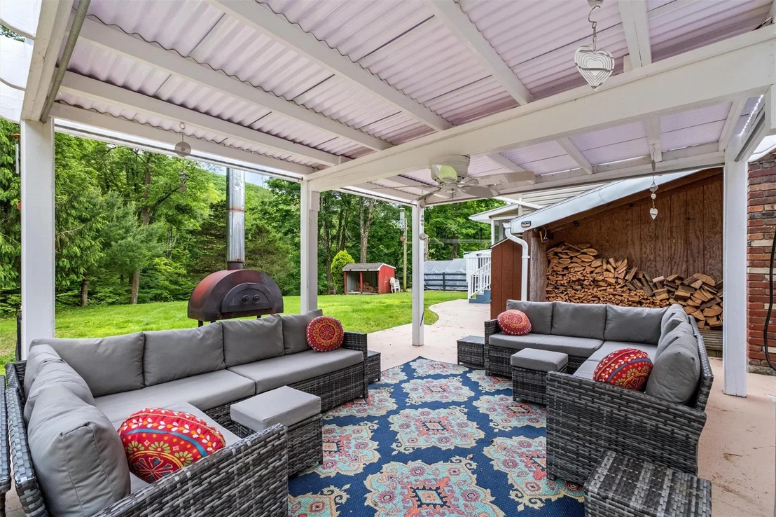 Photo of 440 Sprout Brook Road
