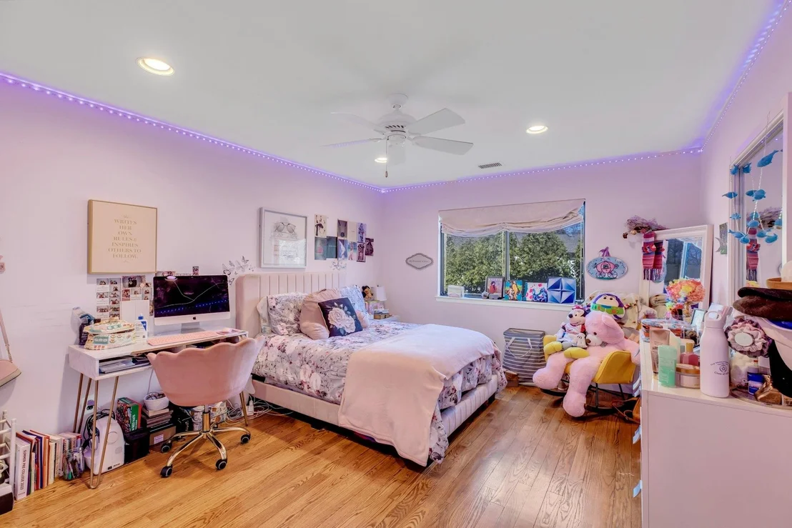 Photo of Unit END at 12 Maple Run Drive