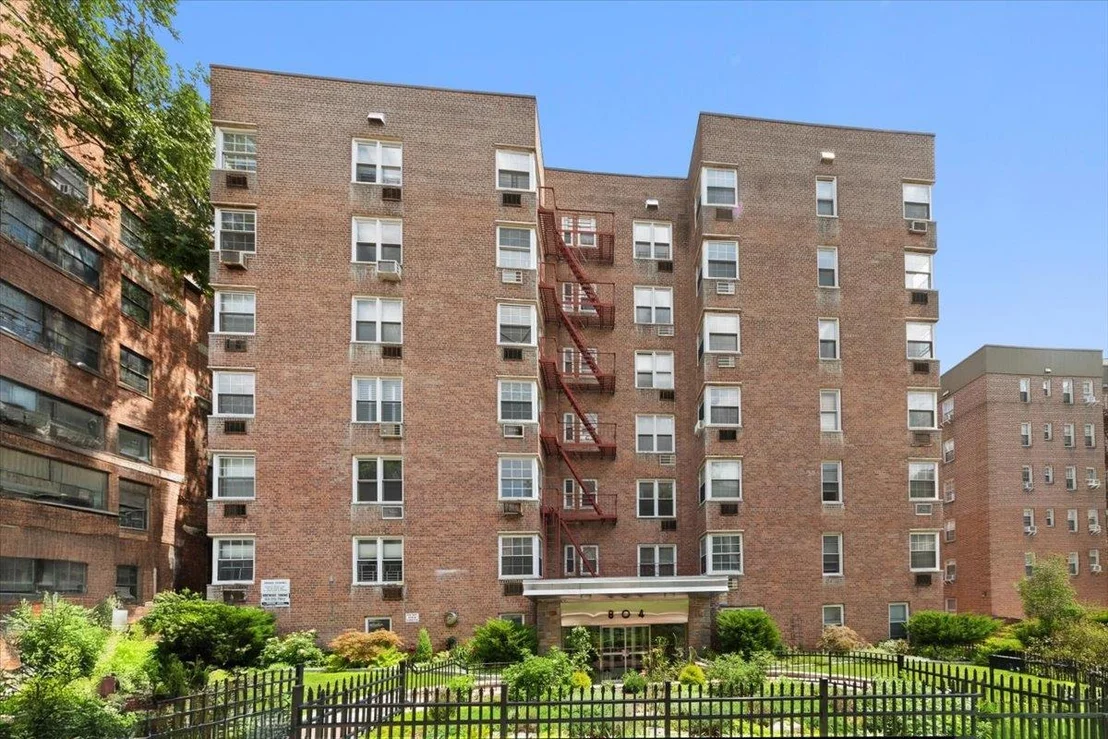 Photo of Unit 3E at 804 Bronx River