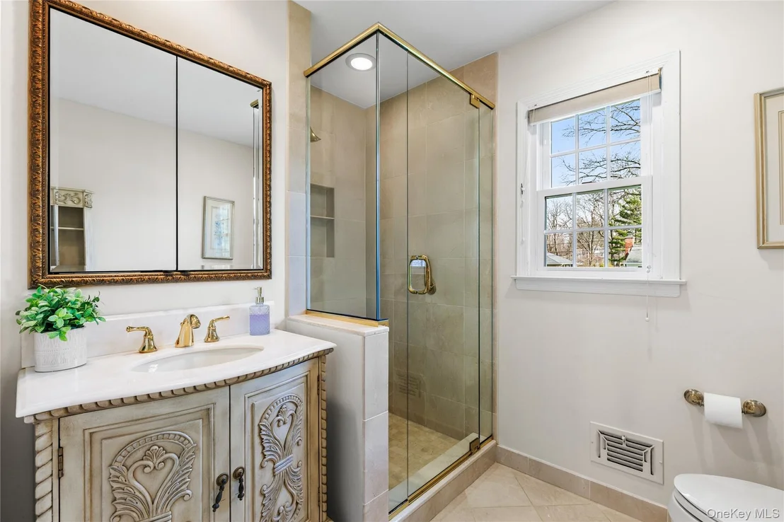 Photo of 14 Loewen Court