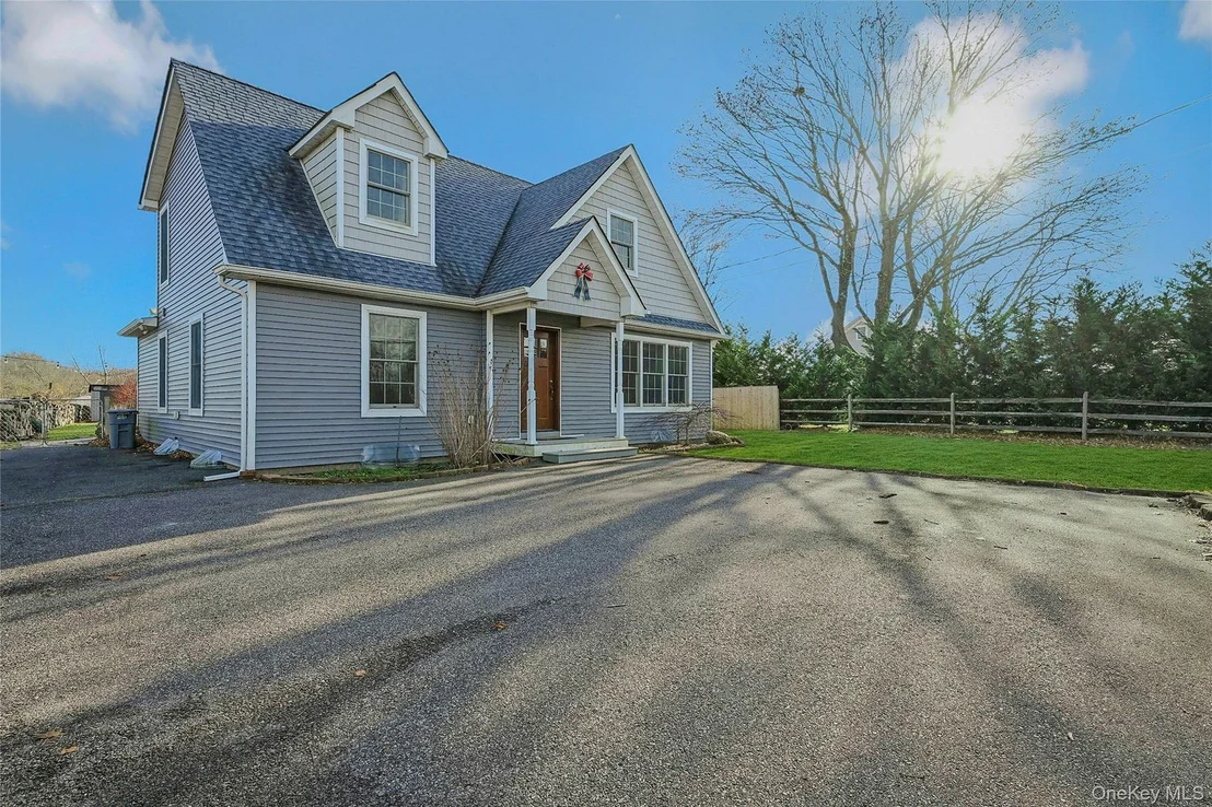 Photo of 1727 Main Road