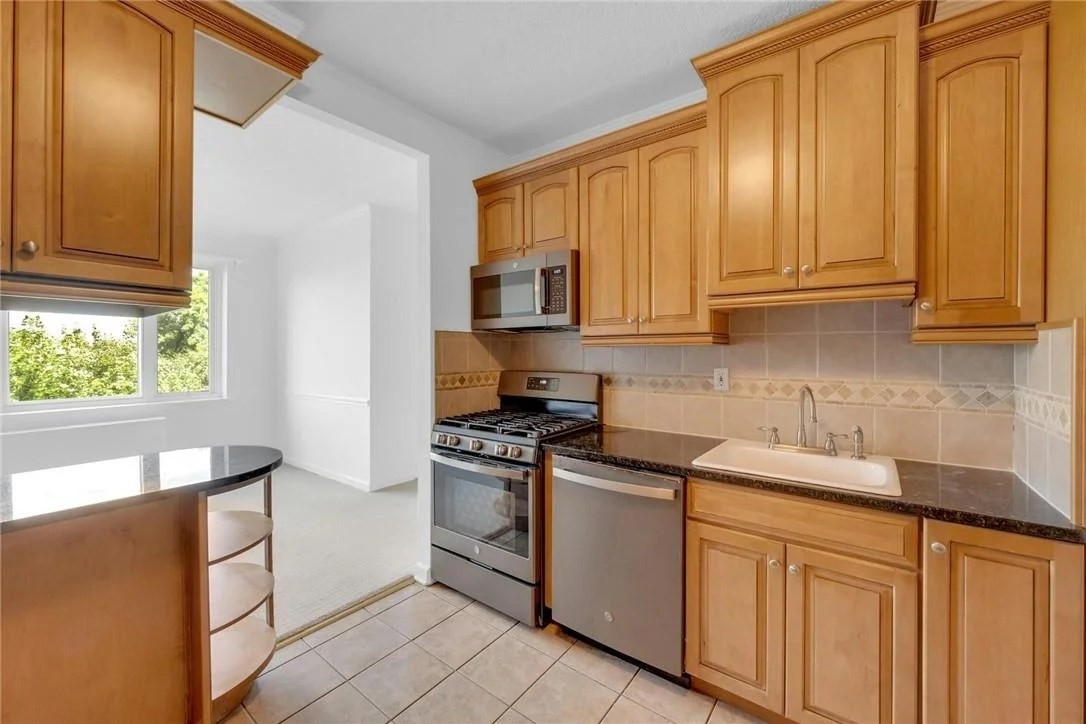 Photo of Unit 2C2 at 16 Rockledge Avenue