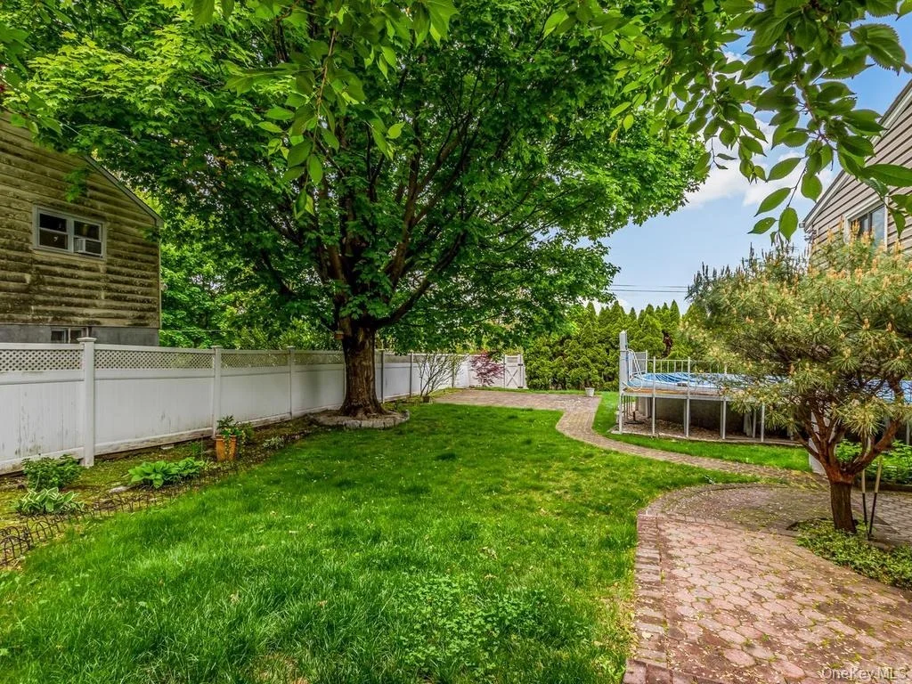 Photo of 90 Remsen Circle