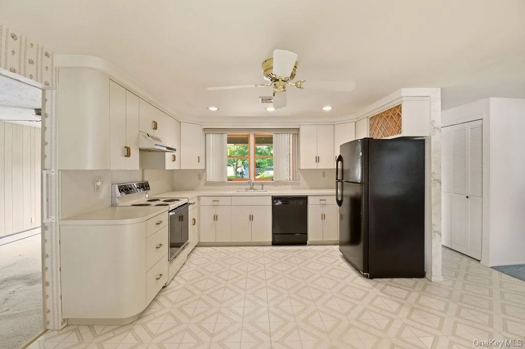 Photo of 6 Budenos Drive