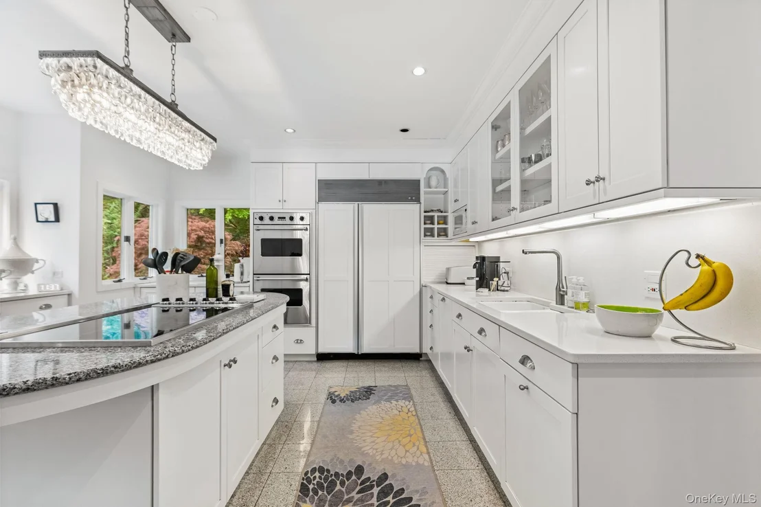 Photo of 1085 Barrett Circle W