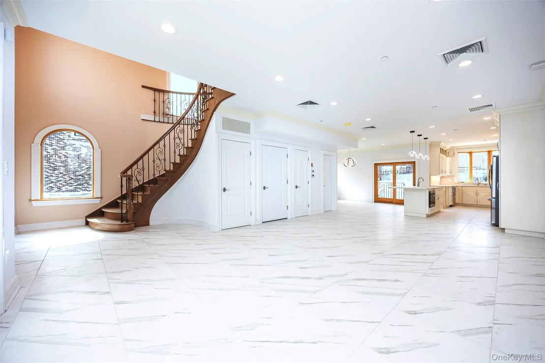 Photo of 10-42 Utopia Parkway