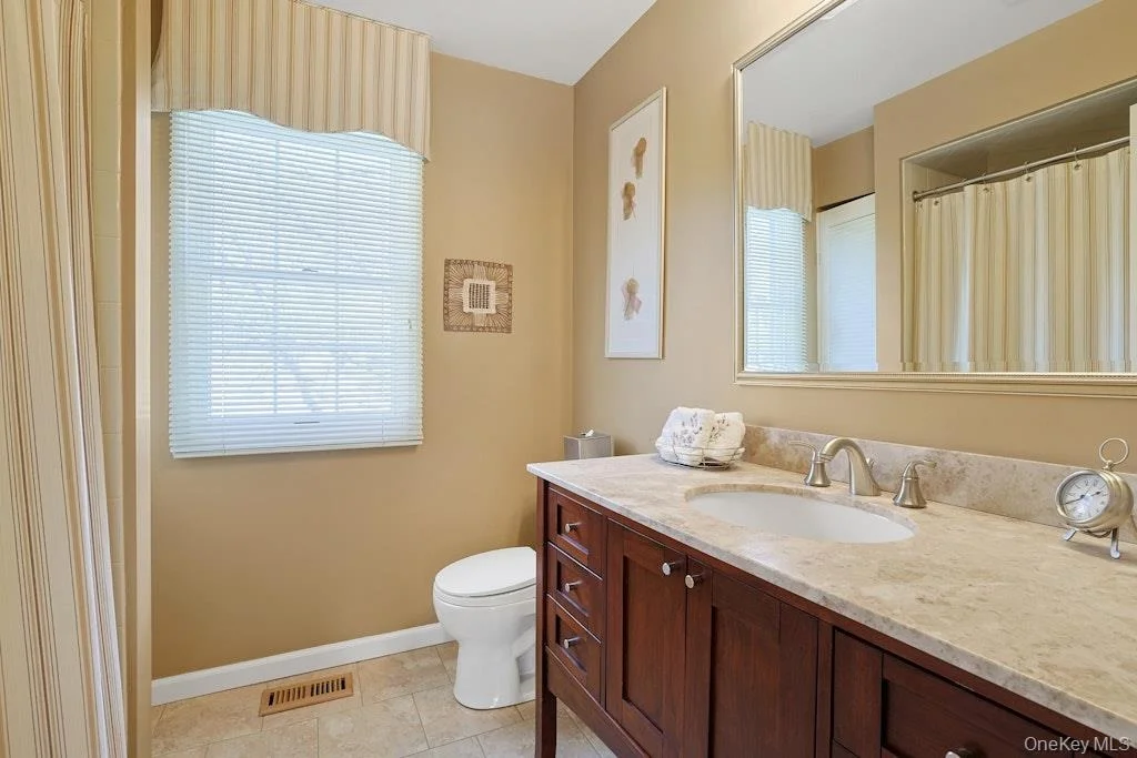 Photo of 1303 Regent Drive