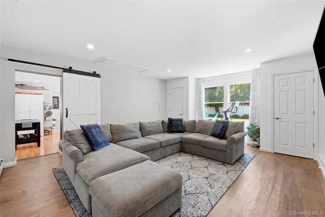 Photo of 634 Morrison Street