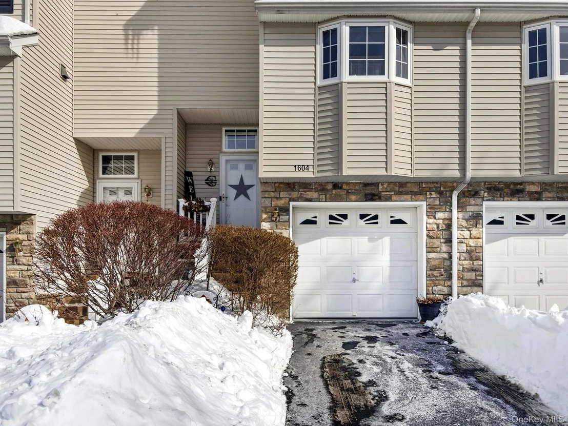 Photo of 1604 Pondview Loop
