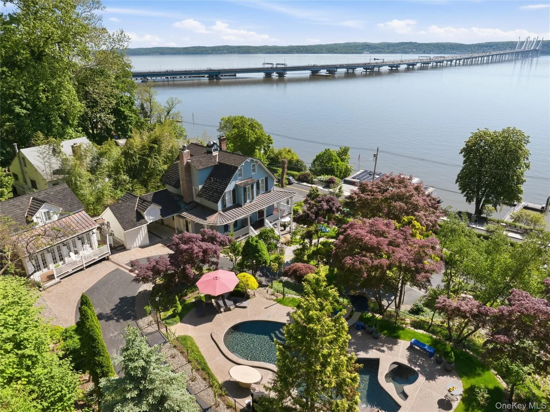 Photo of 91 River Road