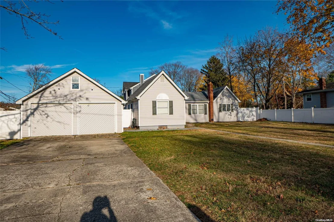 Photo of 79 Hallock Avenue