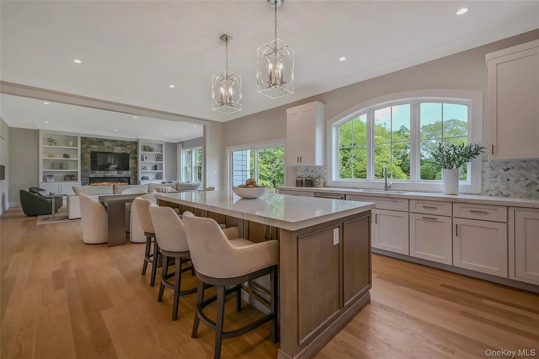 Photo of 107 Cedar Swamp Road