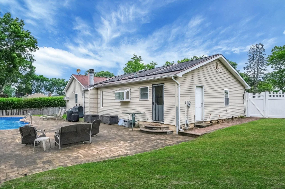 Photo of 8 Peconic Lane