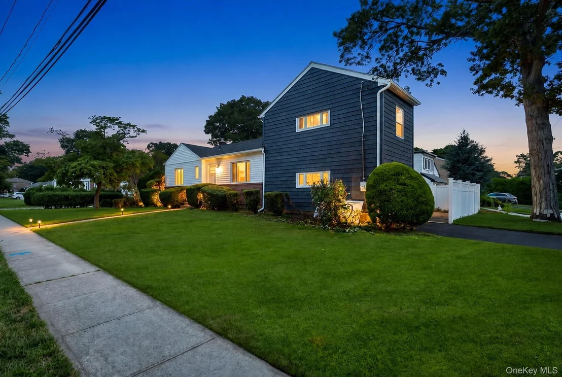 Photo of 1980 Cameron Avenue