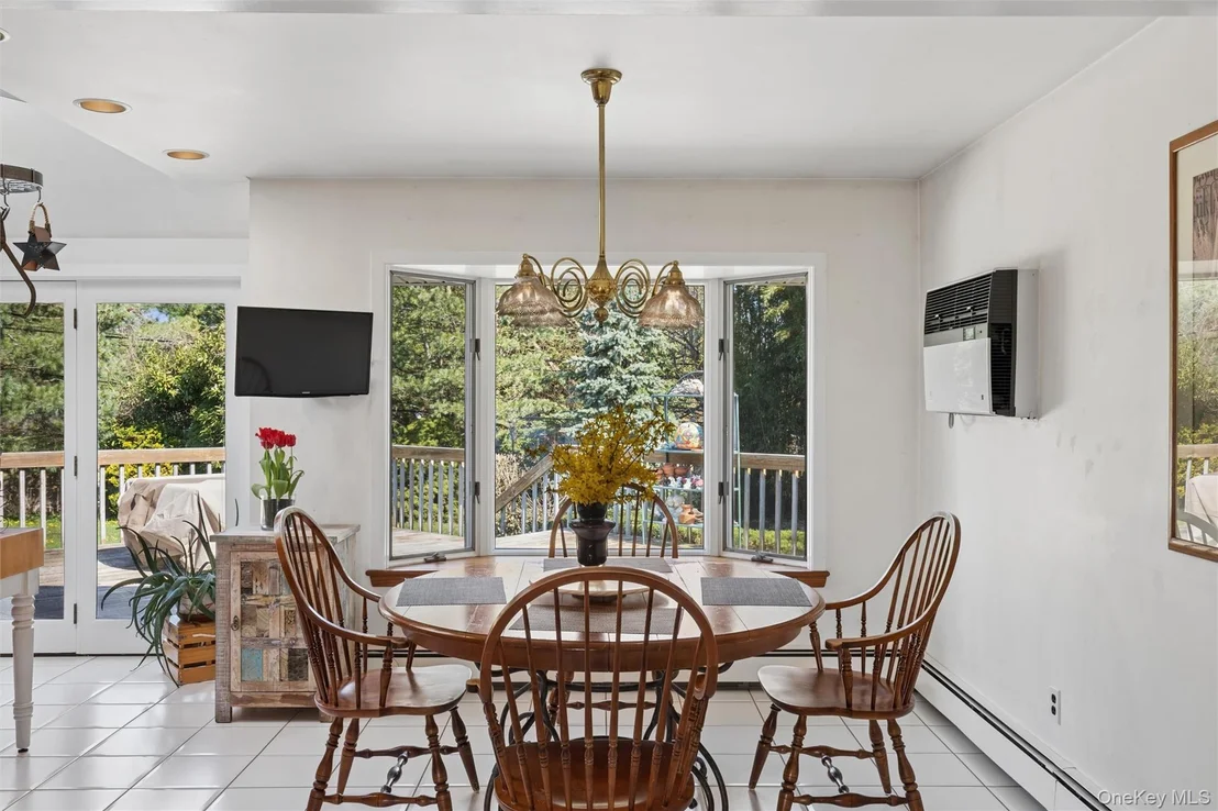 Photo of 48 Roxbury Drive