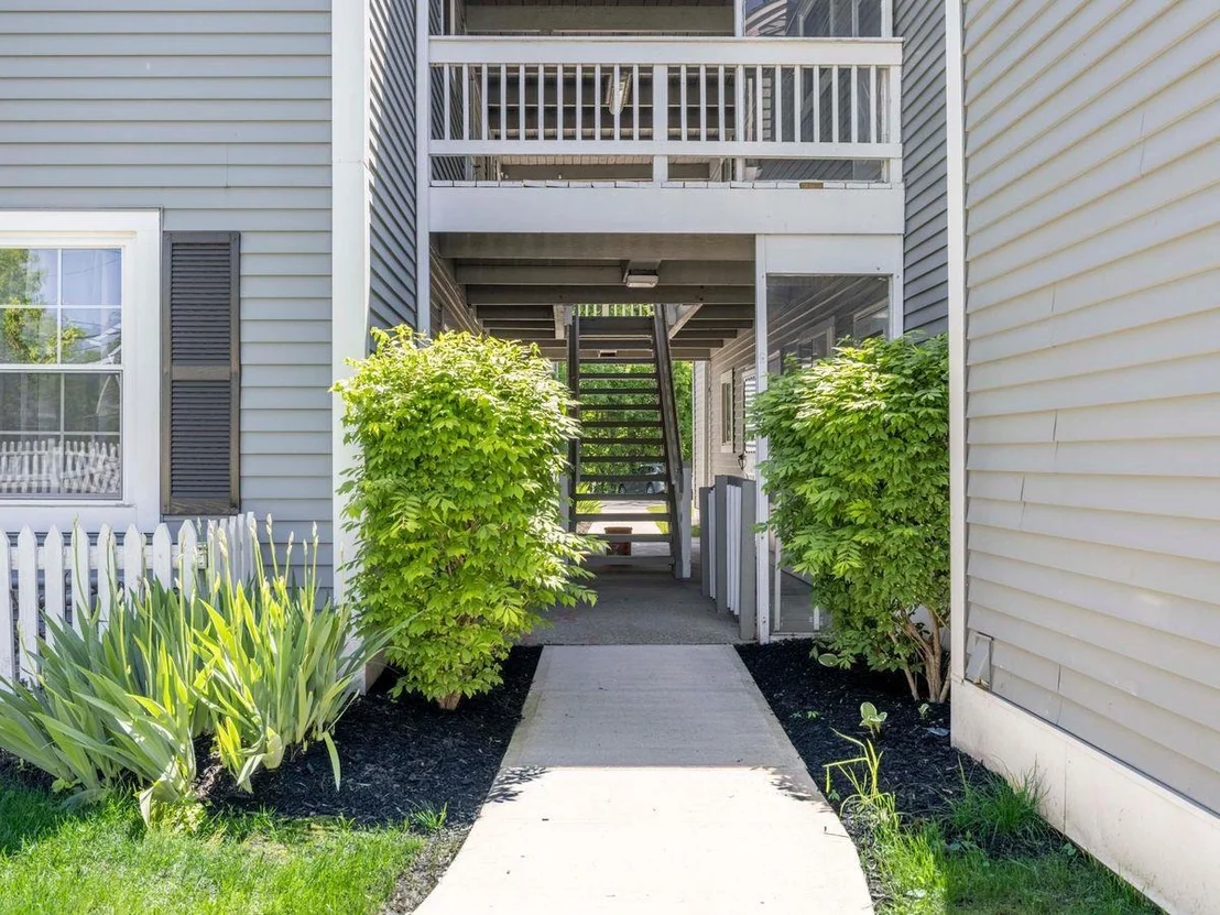 Photo of Unit B at 902 Commons Way